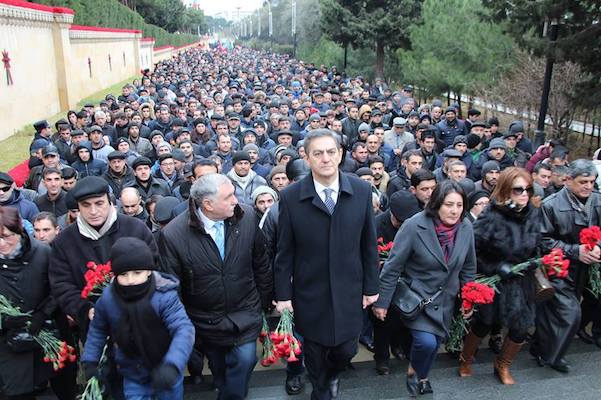 Milli Şura şəhidlərimizi ziyarət etdi; “20 Yanvar Azadlıq Hərəkatımızın zirvəsidir” FOTO VİDEO