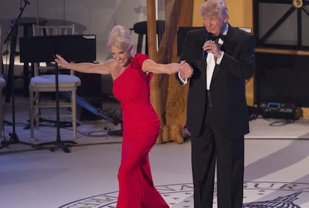 Trampın müşaviri paltar reklamına görə cəza təhlükəsində