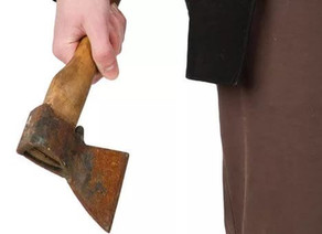 Abşeronda oğul anasını balta ilə doğrayıb, özünü isə körpüdən atıb