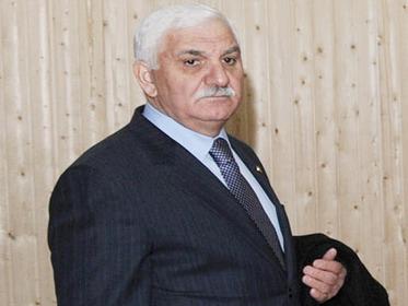Bəylər Əyyubov: “Prezidentin ətrafındakı bu adamlar Əli Kərimlini maliyyələşdirir”