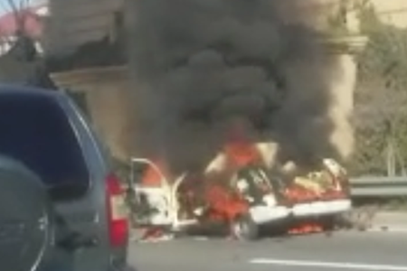 Bakıda dərmanla dolu avtomobil yanıb kül oldu