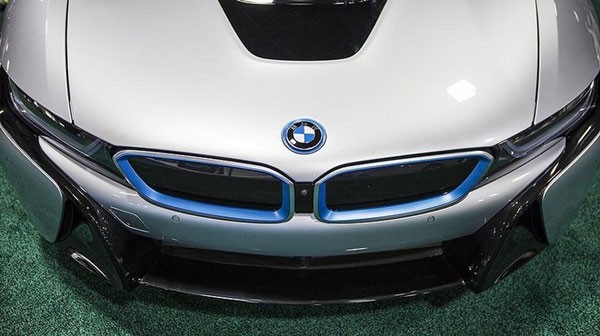 BMW Mercedes-i ötüb