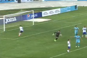 Boliviyada qolkiper öz qapısından rəqib komandaya qol vurub – video