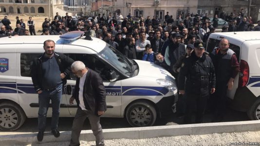 Bakının mərkəzində məscid davası FOTO VİDEO