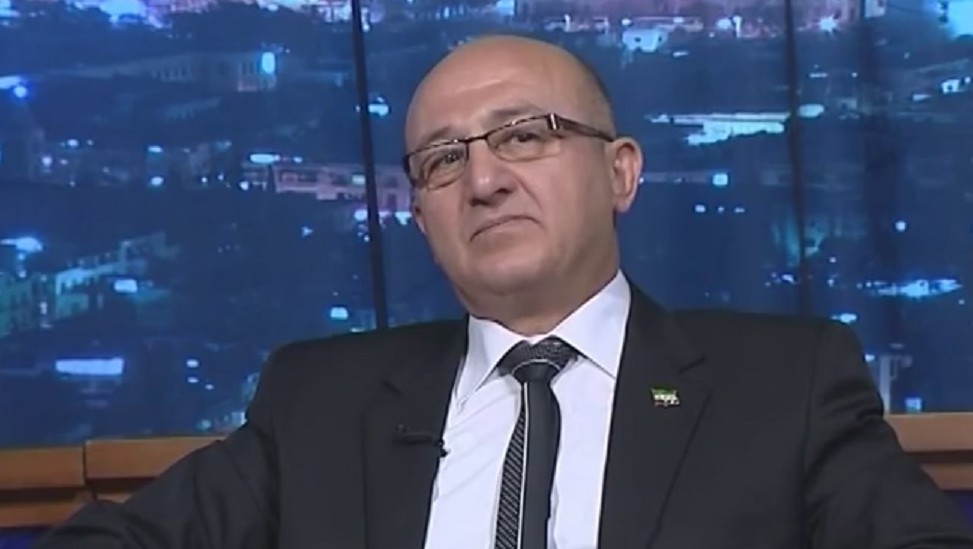 Suriyalı general Əsədin tonlarla kimyəvi silah gizlətdiyini deyir