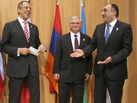 Danışa-danışa susmaq siyasəti