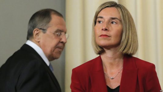 Mogerini Lavrova deyib: Sanksiyalar qüvvədə qalır
