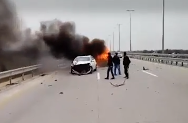 Bakıda ağır yol qəzası – 3 nəfər maşında yanaraq öldü VİDEO