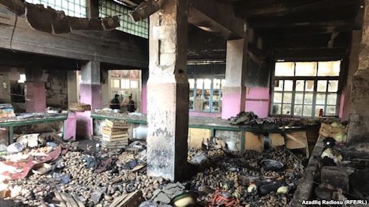 Bakıda “Təzə bazar” yandı FOTO