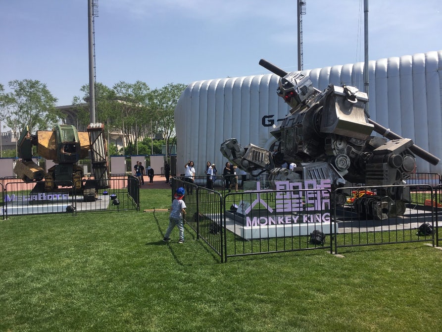 Çində nəhəng döyüş robotu yaradıldı