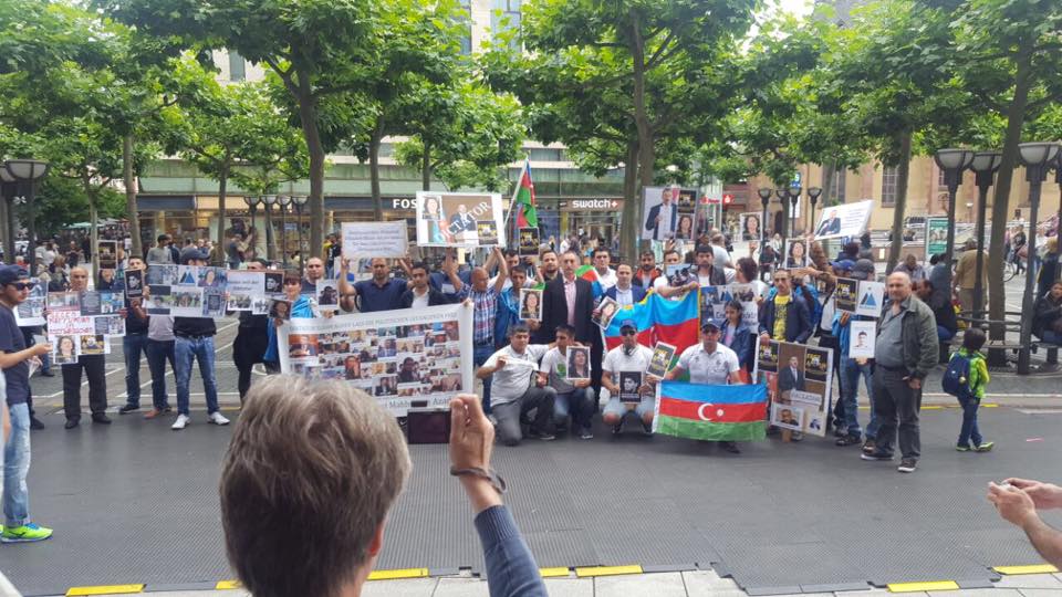Vaşingtonda Azərbaycandakı repressiyalarla bağlı  etiraz aksiyası keçirildi VİDEO