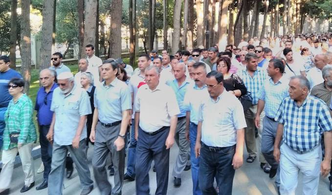 Elçibәy doğum günündә mәzarı başında böyük izdihamla yad edildi FOTO VİDEO