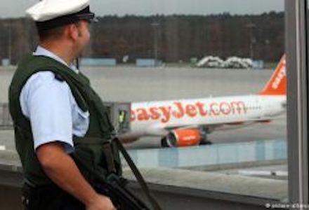 Londona uçan təyyarə təcili eniş etdi – təhlükəli çanta partladıldı