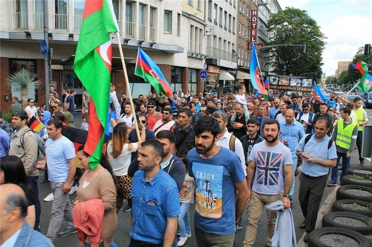 Azərbaycan hökuməti Berlin aksiyasının iştirakçılarını araşdırır