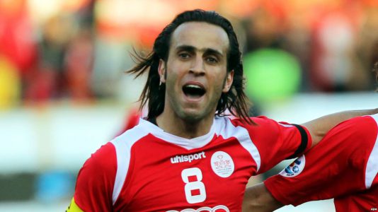 İranlı futbol ulduzları qadınların tribunalara buraxılmasına çağırır