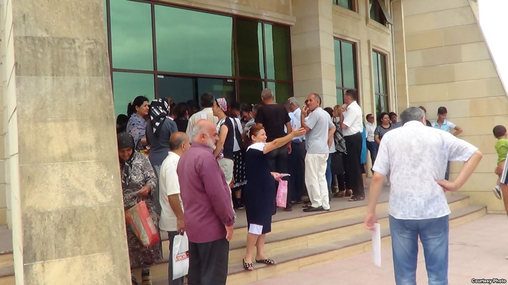 Astara sakini: “Nazir bura güləşməyə gəlib?”