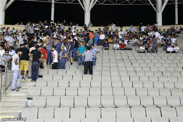 “Qarabağ”ın azarkeşləri etiraz olaraq, stadiondan getdi FOTO