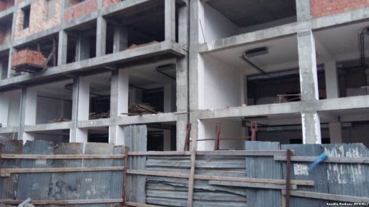 “Betonqarışdıran və pompaların səsindən yata bilmirik”