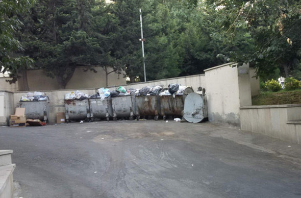 Milyardlar göyə sovrulan ölkədə zibil problemi həll olunmur
