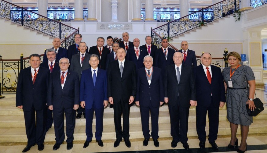 Elmlər doktoru AMEA ilə bağlı biabırçı faktlar açıqladı