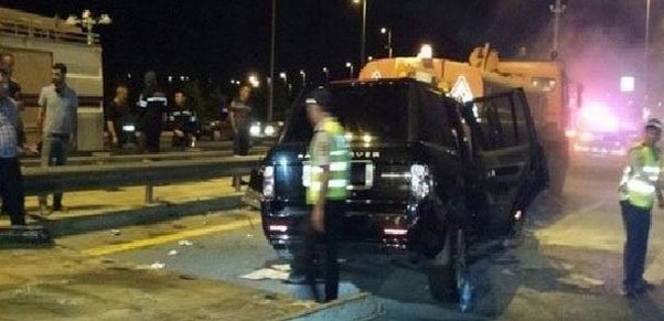 İş adamının oğlu “Range Rover”lə qəzaya düşdü