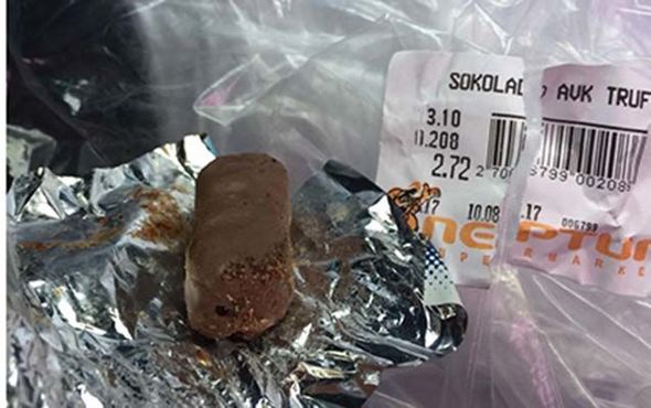 Marketdən aldığı şokoladın içindən qurd çıxdı