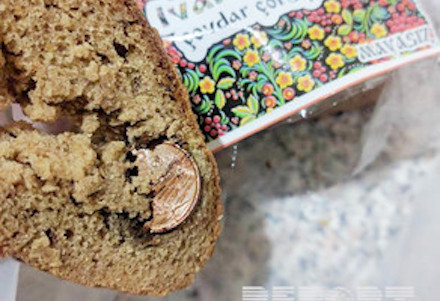 Bakıda çörəyin içərisindən qəpik çıxdı