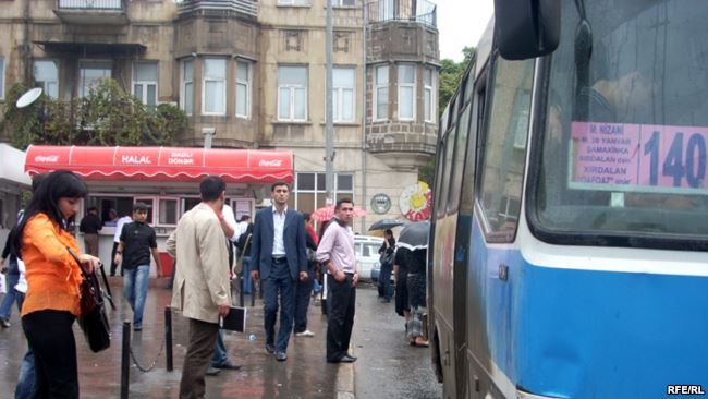 CD disklər buraxan şirkət avtobus dayanacaqları quraşdıracaq