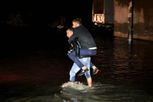 Xəzər gölü Bakıya köçüb FOTO VİDEO