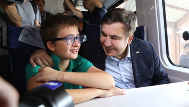 Saakaşvilinin 11 yaşlı oğlu Kiyev aeroportunda saxlanıldı