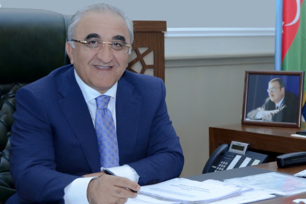 Rektor prezidentə müraciət edən müəllimi işdən qovdu