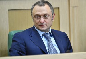 Rusiyalı deputat və milyarderə Fransanı tərk etmək qadağan edildi