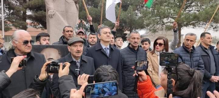 Müxalifət partiyaları Rəsulzadənin Novxanı kəndindəki abidəsini ziyarət ediblər
