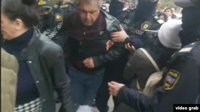 İki cəbhəçi və bir reportyor həbs edilib