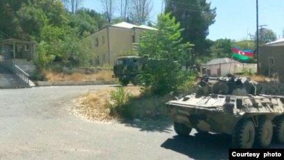 Azərbaycan Laçının şimalındakı yollarda “lokal nəzarət tədbirləri” həyata keçirdiyini bildirir