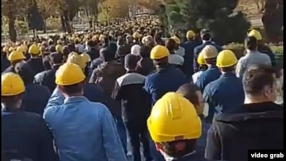 İranda minimum əməkhaqqı artımına niyə etiraz edirlər?