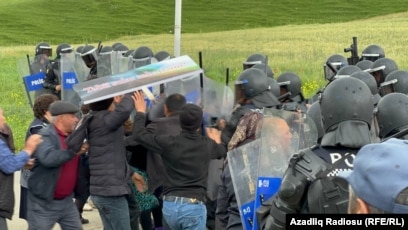 Söyüdlüdə etirazlar davam edir