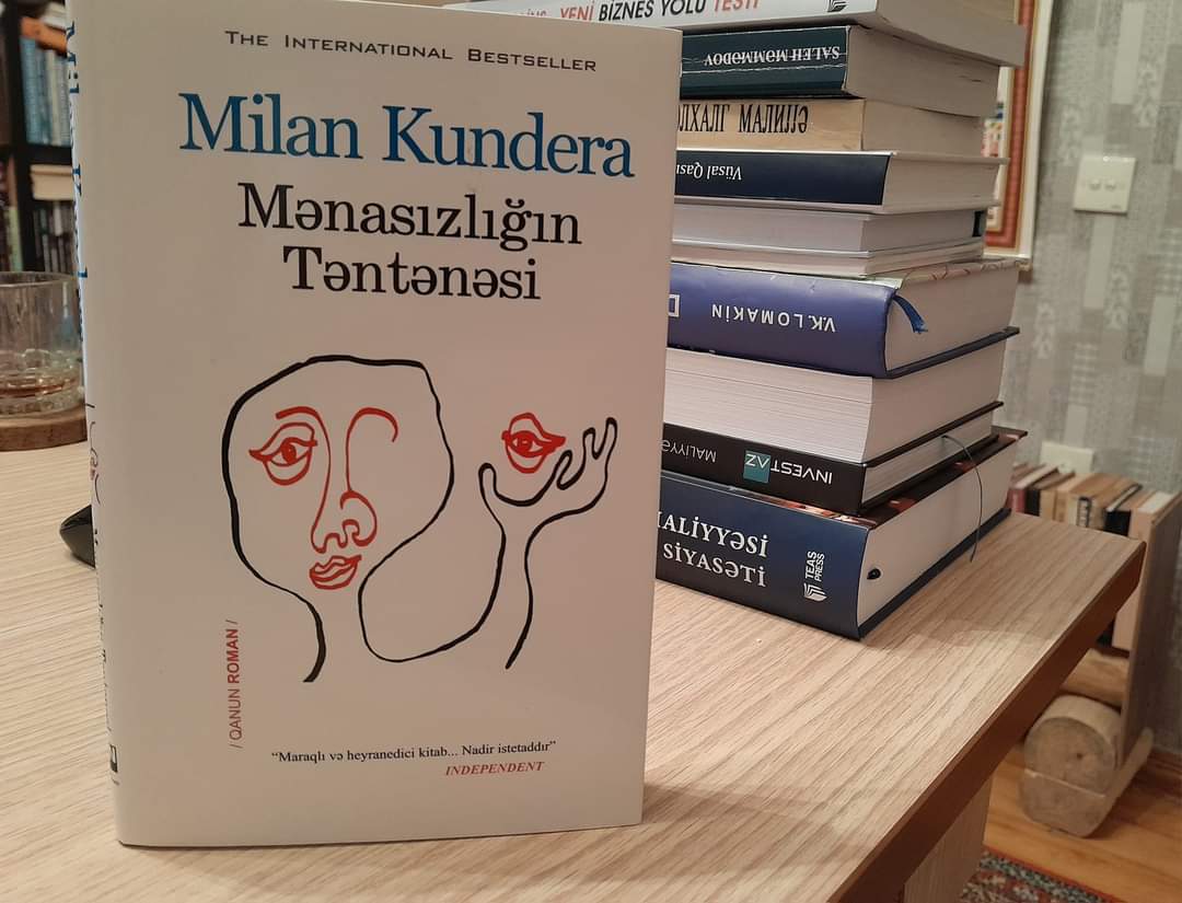 MİLAN KUNDERANIN HƏYATININ MƏNASI VƏ “MƏNASIZLIĞIN TƏNTƏNƏSİ”