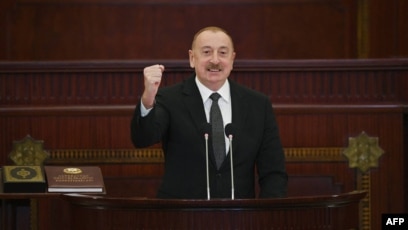 ’30 ilin iqtidarı deyir ki, sevinin,… demir ki, neft erası bitir’